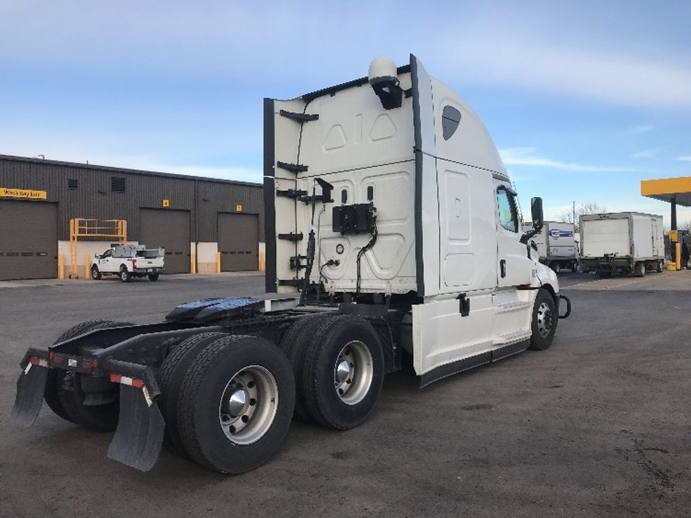 Sleeper Tractor-Heavy Duty Tractors-Freightliner-2022-T12664ST-Zelienople-PA-404,676\n\t\tmiles-$ 71,250 - Image 7