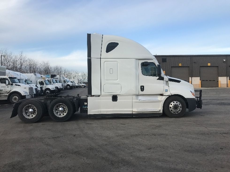 Sleeper Tractor-Heavy Duty Tractors-Freightliner-2022-T12664ST-Zelienople-PA-404,676\n\t\tmiles-$ 71,250 - Image 8