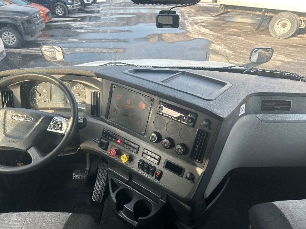 Sleeper Tractor-Heavy Duty Tractors-Freightliner-2022-T12664ST-Zelienople-PA-463,273\n\t\tmiles-$ 68,750 - Image 11