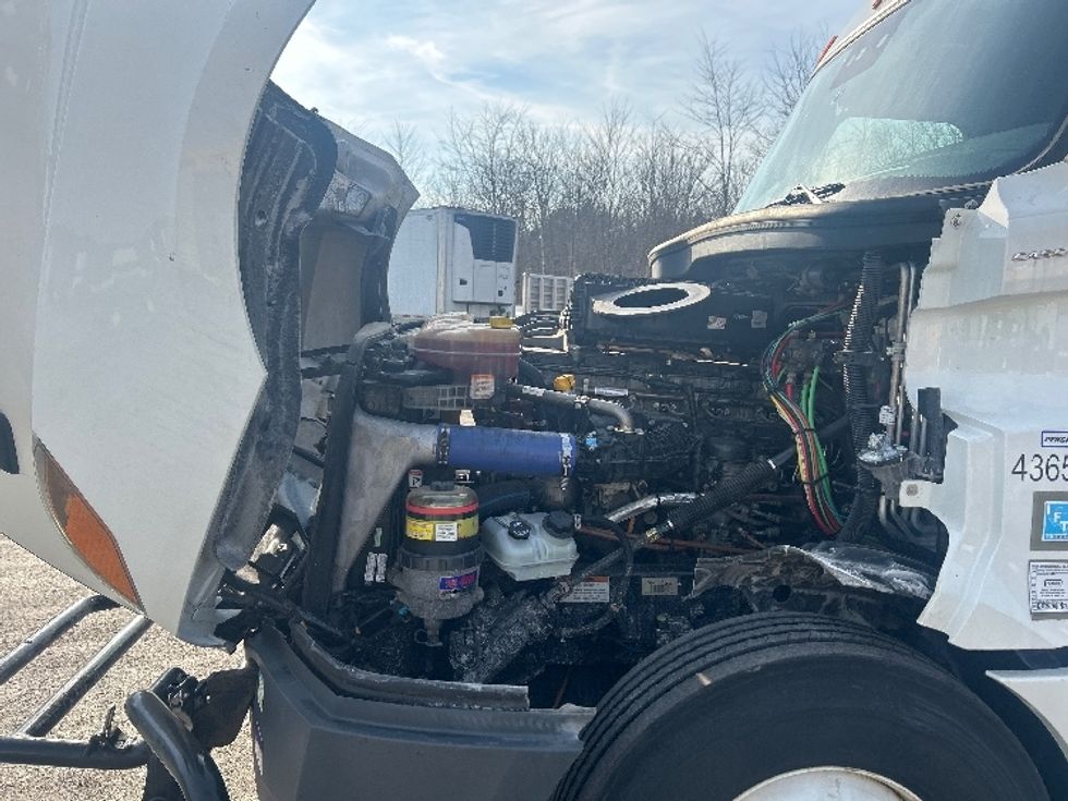 Sleeper Tractor-Heavy Duty Tractors-Freightliner-2022-T12664ST-Zelienople-PA-463,273\n\t\tmiles-$ 68,750 - Image 20