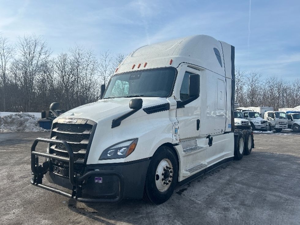 Sleeper Tractor-Heavy Duty Tractors-Freightliner-2022-T12664ST-Zelienople-PA-463,273\n\t\tmiles-$ 68,750 - Image 3