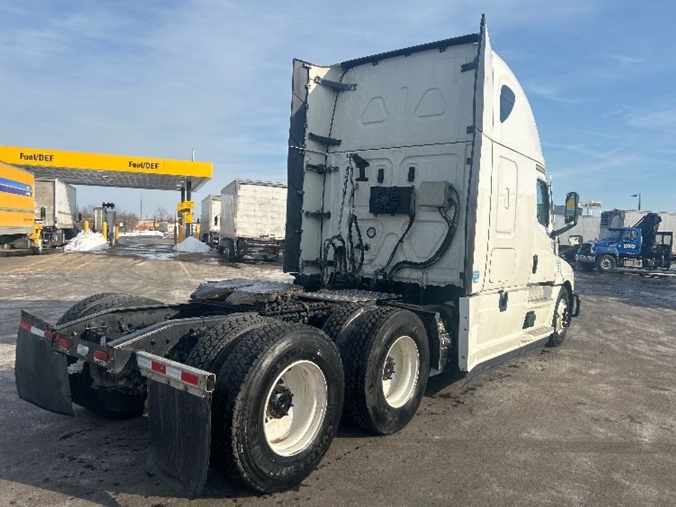 Sleeper Tractor-Heavy Duty Tractors-Freightliner-2022-T12664ST-Zelienople-PA-463,273\n\t\tmiles-$ 68,750 - Image 7