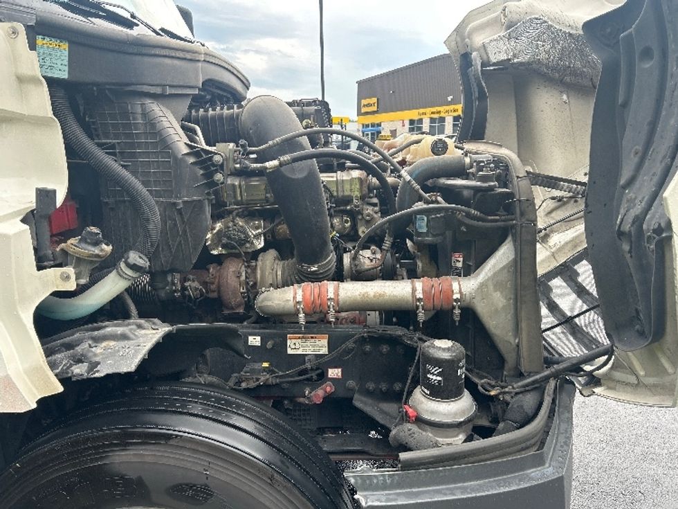 Sleeper Tractor-Heavy Duty Tractors-Freightliner-2022-T12664ST-Zelienople-PA-523,038\n\t\tmiles-$ 66,250 - Image 20