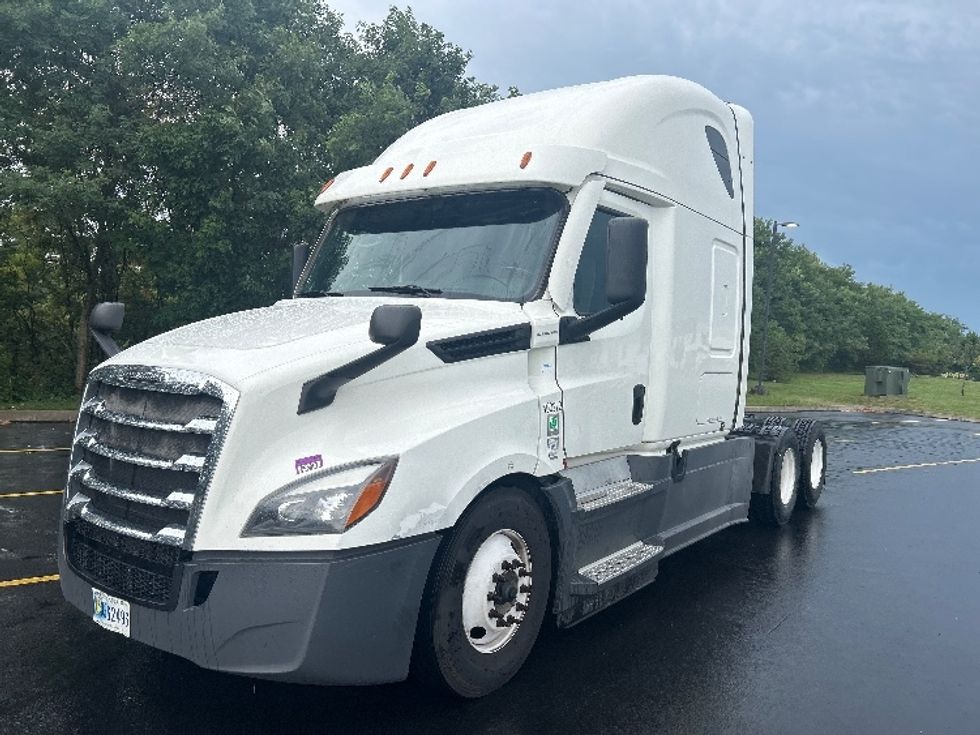 Sleeper Tractor-Heavy Duty Tractors-Freightliner-2022-T12664ST-Zelienople-PA-523,038\n\t\tmiles-$ 66,250 - Image 3