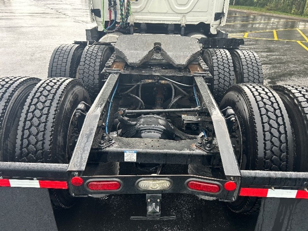Sleeper Tractor-Heavy Duty Tractors-Freightliner-2022-T12664ST-Zelienople-PA-523,038\n\t\tmiles-$ 66,250 - Image 6
