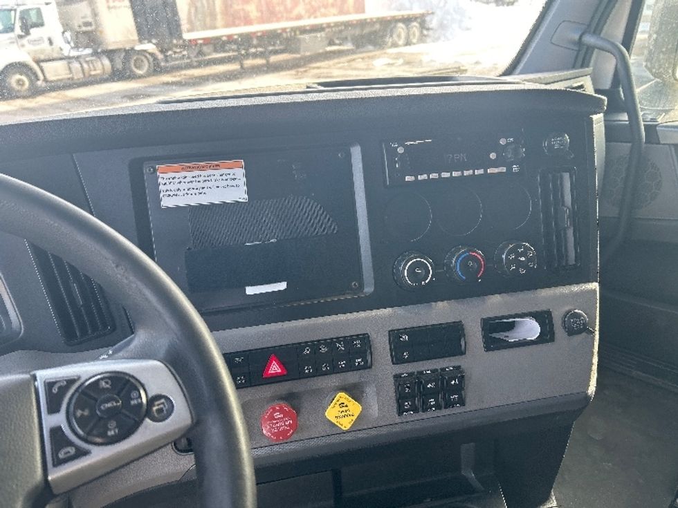 Sleeper Tractor-Heavy Duty Tractors-Freightliner-2022-T12664ST-Zelienople-PA-634,815\n\t\tmiles-$ 52,000 - Image 12