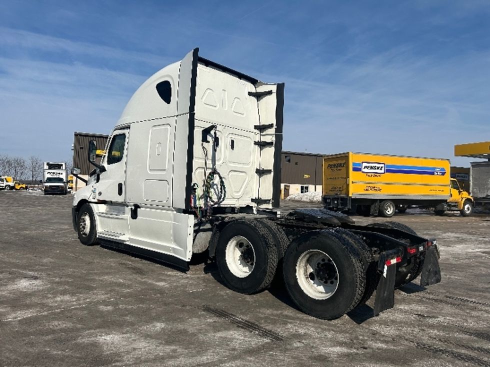 Sleeper Tractor-Heavy Duty Tractors-Freightliner-2022-T12664ST-Zelienople-PA-634,815\n\t\tmiles-$ 52,000 - Image 5