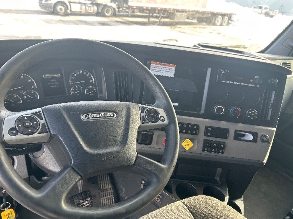 Sleeper Tractor-Heavy Duty Tractors-Freightliner-2022-T12664ST-Zelienople-PA-634,815\n\t\tmiles-$ 52,000 - Image 8