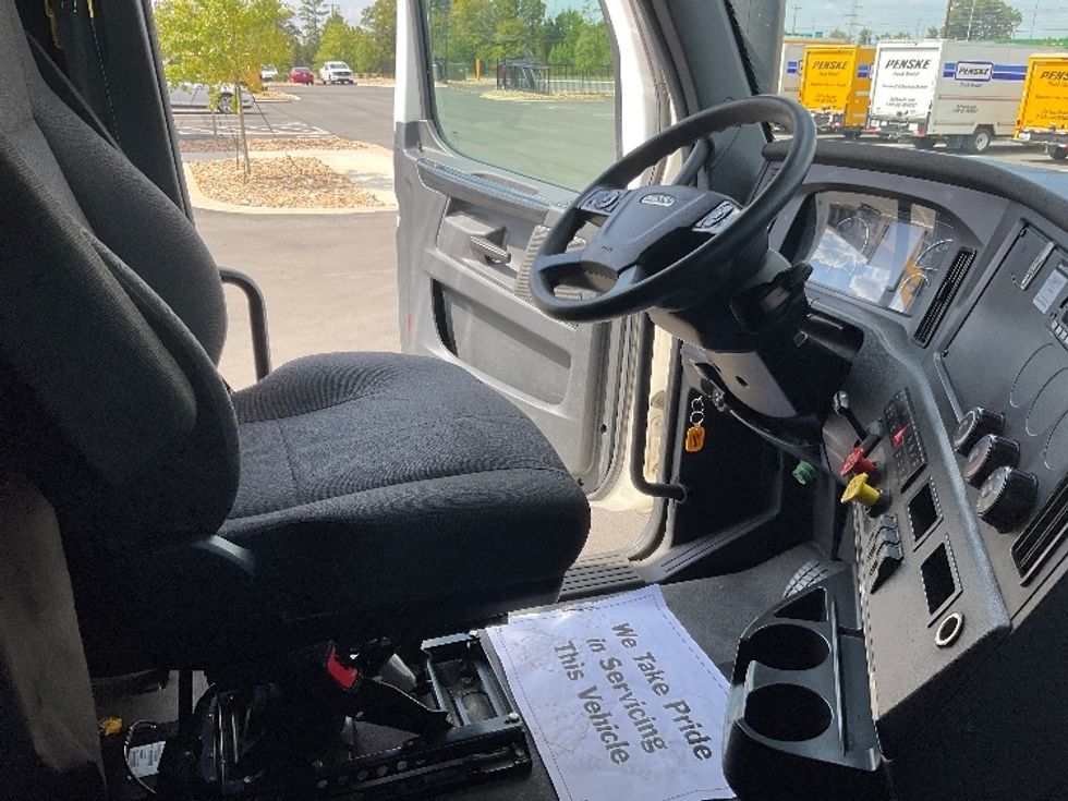 Sleeper Tractor-Heavy Duty Tractors-Freightliner-2023-T11664ST-Concord-NC-579,961\n\t\tmiles-$ 64,500 - Image 14