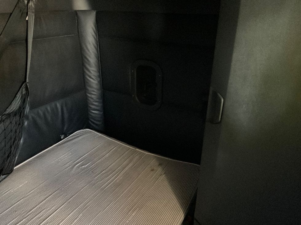 Sleeper Tractor-Heavy Duty Tractors-Freightliner-2023-T11664ST-Concord-NC-579,961\n\t\tmiles-$ 64,500 - Image 17