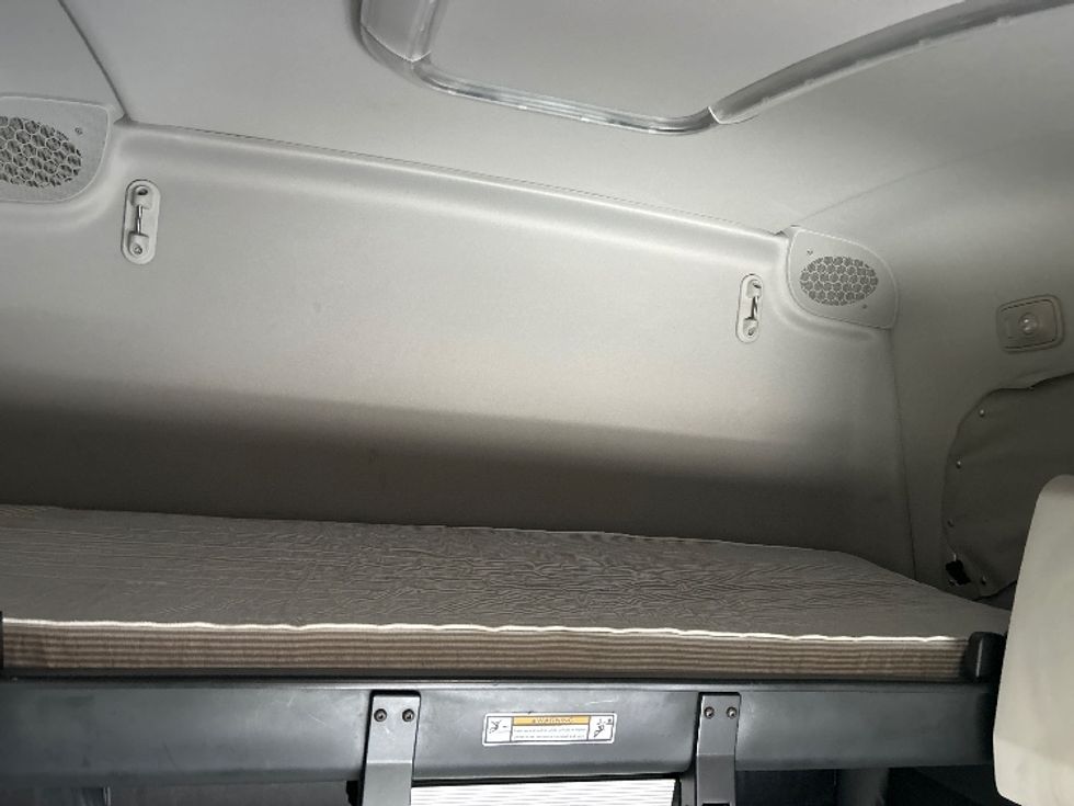 Sleeper Tractor-Heavy Duty Tractors-Freightliner-2023-T11664ST-Concord-NC-579,961\n\t\tmiles-$ 64,500 - Image 21