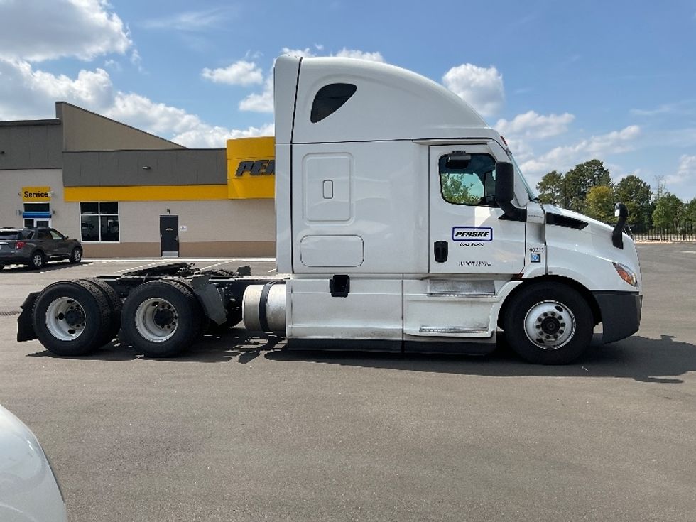 Sleeper Tractor-Heavy Duty Tractors-Freightliner-2023-T11664ST-Concord-NC-579,961\n\t\tmiles-$ 64,500 - Image 7