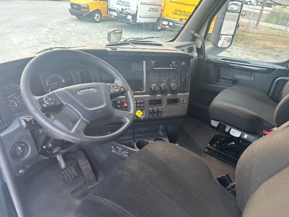 Sleeper Tractor-Heavy Duty Tractors-Freightliner-2023-T11664ST-Garden City-GA-561,033\n\t\tmiles-$ 61,500 - Image 10