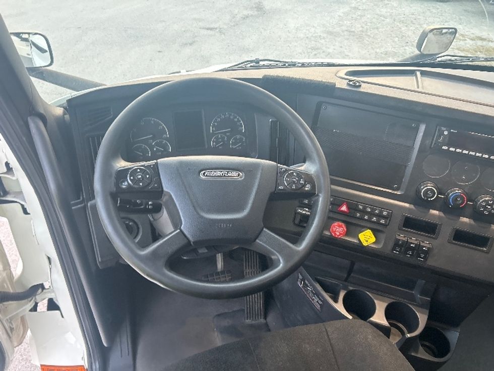 Sleeper Tractor-Heavy Duty Tractors-Freightliner-2023-T11664ST-Garden City-GA-561,033\n\t\tmiles-$ 61,500 - Image 11