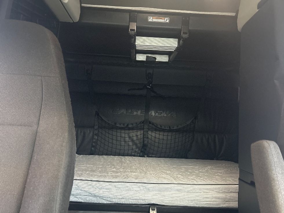 Sleeper Tractor-Heavy Duty Tractors-Freightliner-2023-T11664ST-Garden City-GA-561,033\n\t\tmiles-$ 61,500 - Image 16