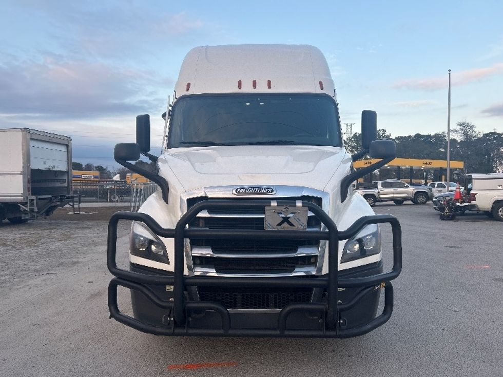 Sleeper Tractor-Heavy Duty Tractors-Freightliner-2023-T11664ST-Garden City-GA-561,033\n\t\tmiles-$ 61,500 - Image 2