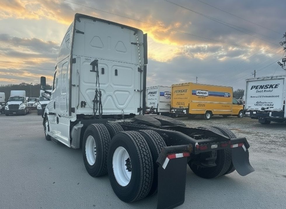 Sleeper Tractor-Heavy Duty Tractors-Freightliner-2023-T11664ST-Garden City-GA-561,033\n\t\tmiles-$ 61,500 - Image 5