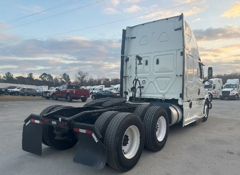 Sleeper Tractor-Heavy Duty Tractors-Freightliner-2023-T11664ST-Garden City-GA-561,033\n\t\tmiles-$ 61,500 - Image 7