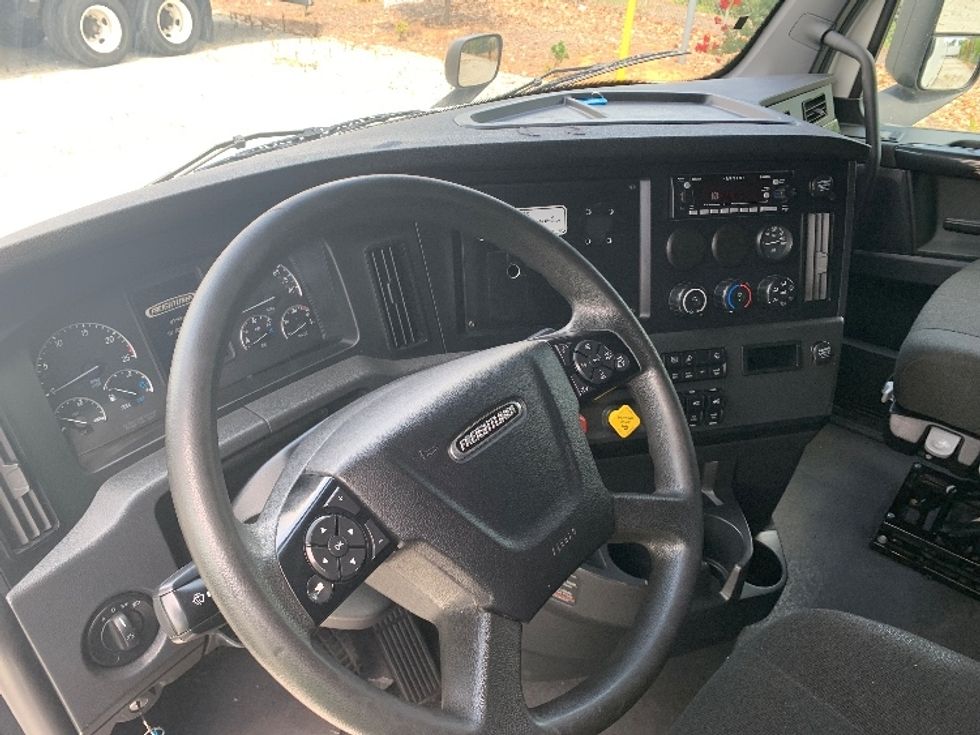 Sleeper Tractor-Heavy Duty Tractors-Freightliner-2023-T11664ST-Greensboro-NC-338,778\n\t\tmiles-$ 100,500 - Image 10