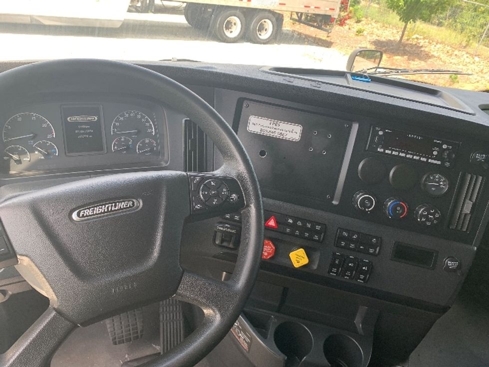 Sleeper Tractor-Heavy Duty Tractors-Freightliner-2023-T11664ST-Greensboro-NC-338,778\n\t\tmiles-$ 100,500 - Image 11