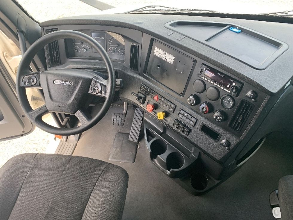 Sleeper Tractor-Heavy Duty Tractors-Freightliner-2023-T11664ST-Greensboro-NC-338,778\n\t\tmiles-$ 100,500 - Image 12