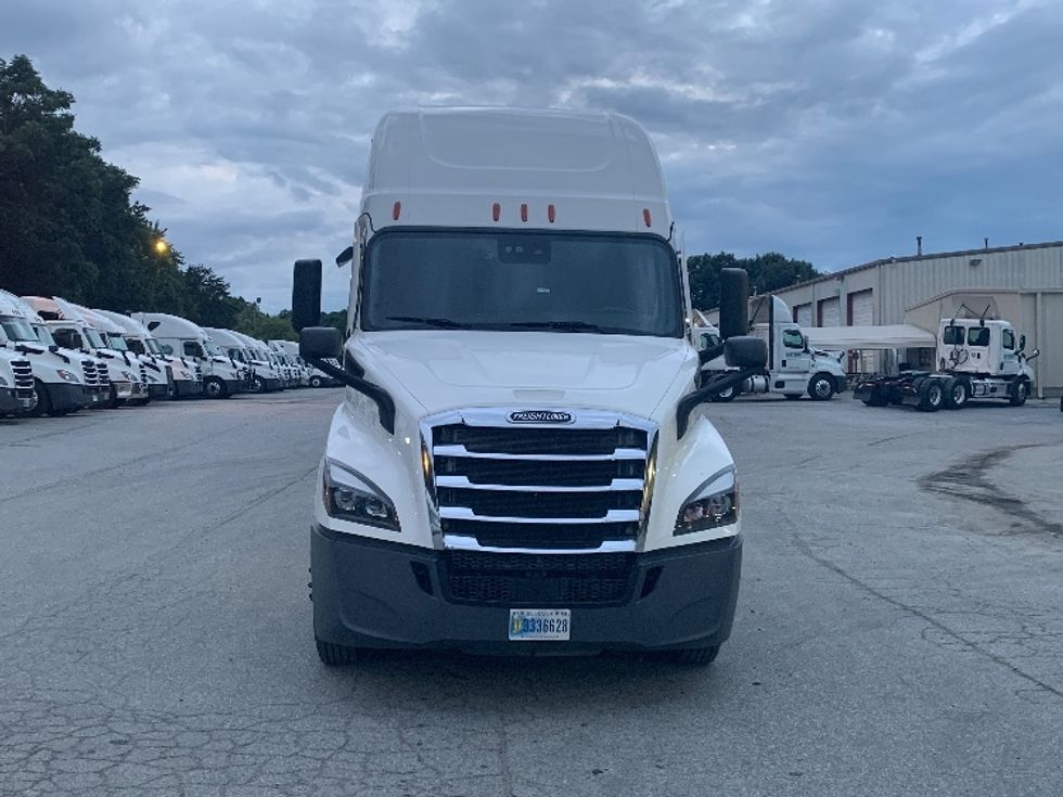 Sleeper Tractor-Heavy Duty Tractors-Freightliner-2023-T11664ST-Greensboro-NC-338,778\n\t\tmiles-$ 100,500 - Image 2
