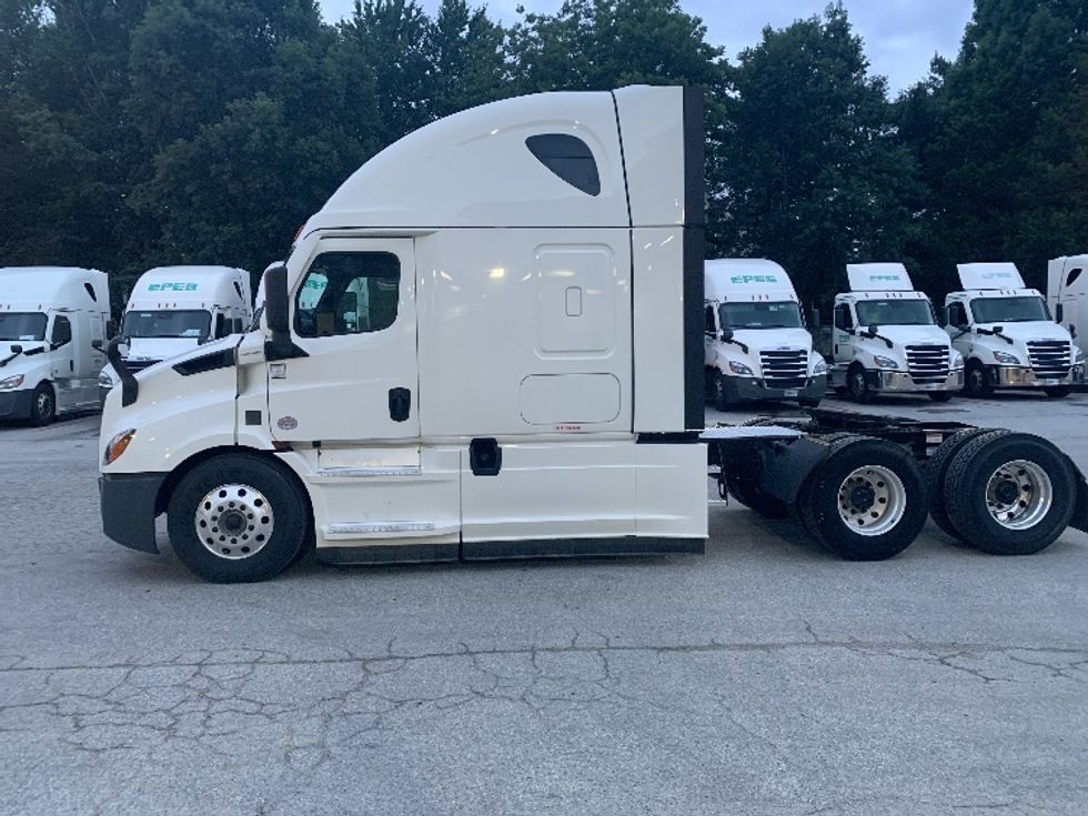 Sleeper Tractor-Heavy Duty Tractors-Freightliner-2023-T11664ST-Greensboro-NC-338,778\n\t\tmiles-$ 100,500 - Image 4