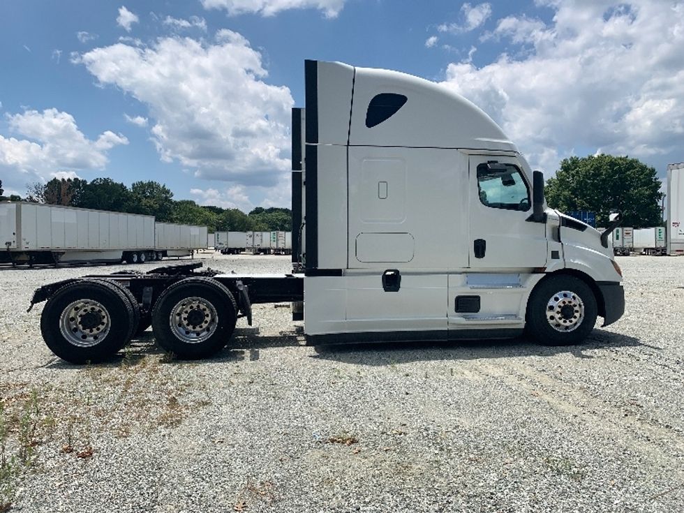 Sleeper Tractor-Heavy Duty Tractors-Freightliner-2023-T11664ST-Greensboro-NC-338,778\n\t\tmiles-$ 100,500 - Image 8
