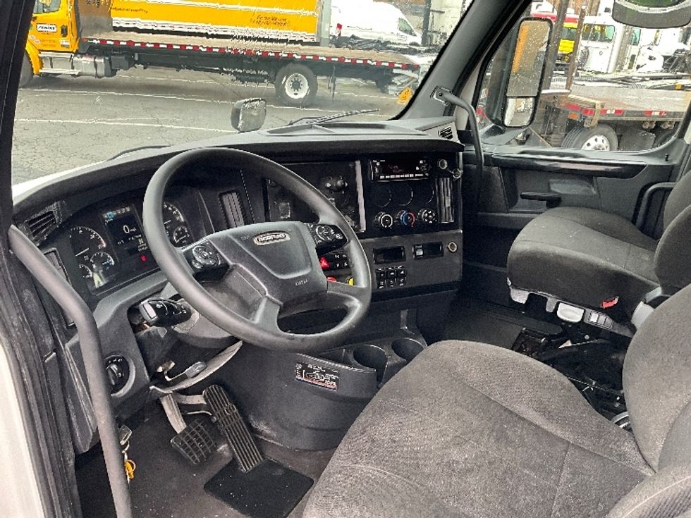 Sleeper Tractor-Heavy Duty Tractors-Freightliner-2023-T11664ST-Lacey-WA-580,446\n\t\tmiles-$ 68,250 - Image 10