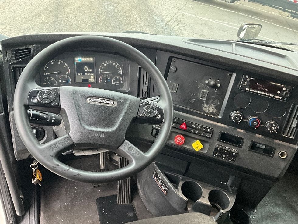 Sleeper Tractor-Heavy Duty Tractors-Freightliner-2023-T11664ST-Lacey-WA-580,446\n\t\tmiles-$ 68,250 - Image 11