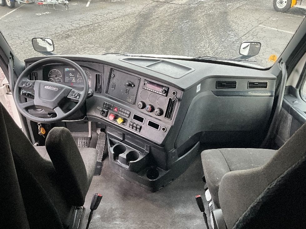 Sleeper Tractor-Heavy Duty Tractors-Freightliner-2023-T11664ST-Lacey-WA-580,446\n\t\tmiles-$ 68,250 - Image 12