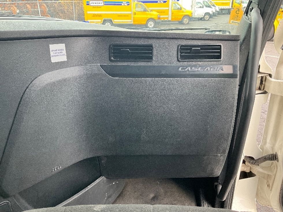 Sleeper Tractor-Heavy Duty Tractors-Freightliner-2023-T11664ST-Lacey-WA-580,446\n\t\tmiles-$ 68,250 - Image 14