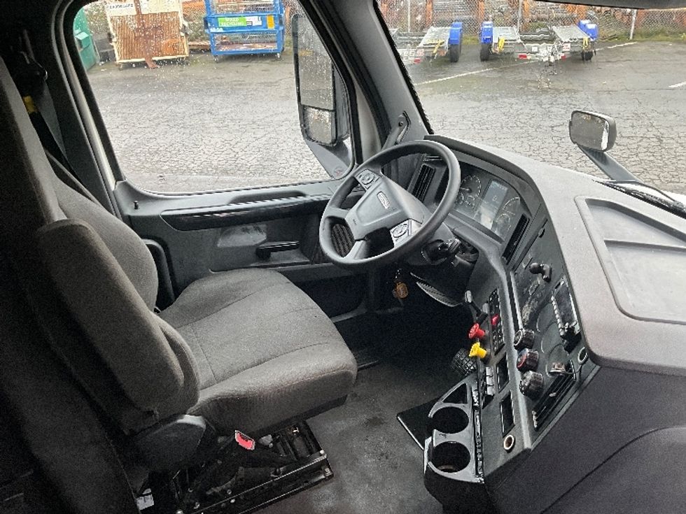 Sleeper Tractor-Heavy Duty Tractors-Freightliner-2023-T11664ST-Lacey-WA-580,446\n\t\tmiles-$ 68,250 - Image 15