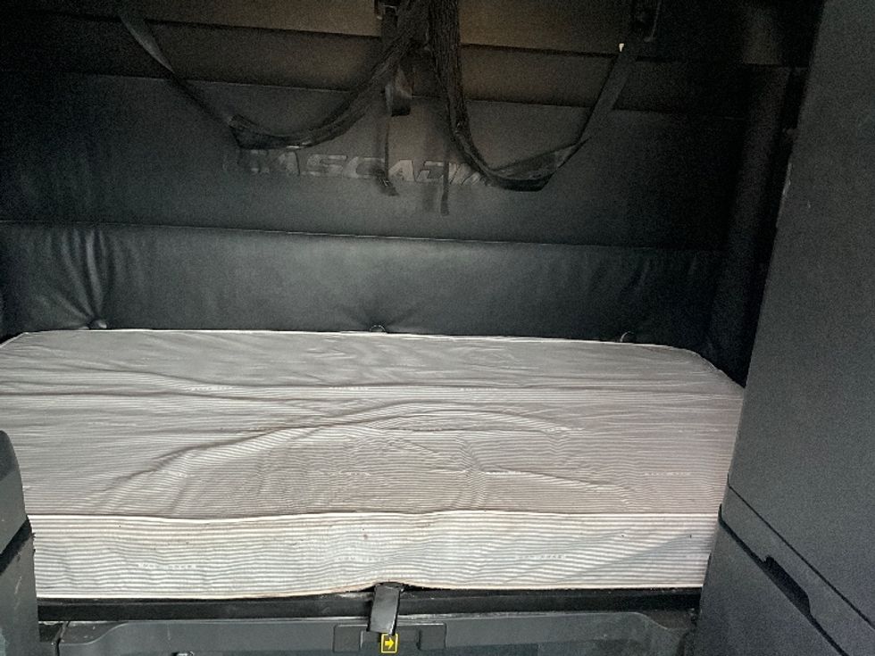 Sleeper Tractor-Heavy Duty Tractors-Freightliner-2023-T11664ST-Lacey-WA-580,446\n\t\tmiles-$ 68,250 - Image 16