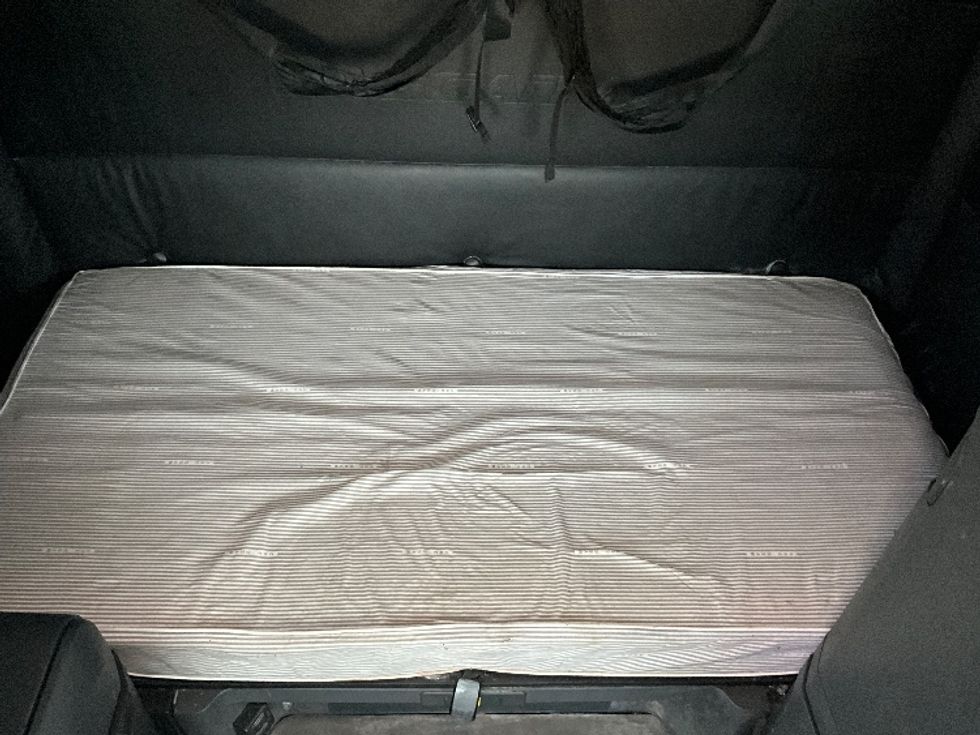 Sleeper Tractor-Heavy Duty Tractors-Freightliner-2023-T11664ST-Lacey-WA-580,446\n\t\tmiles-$ 68,250 - Image 17