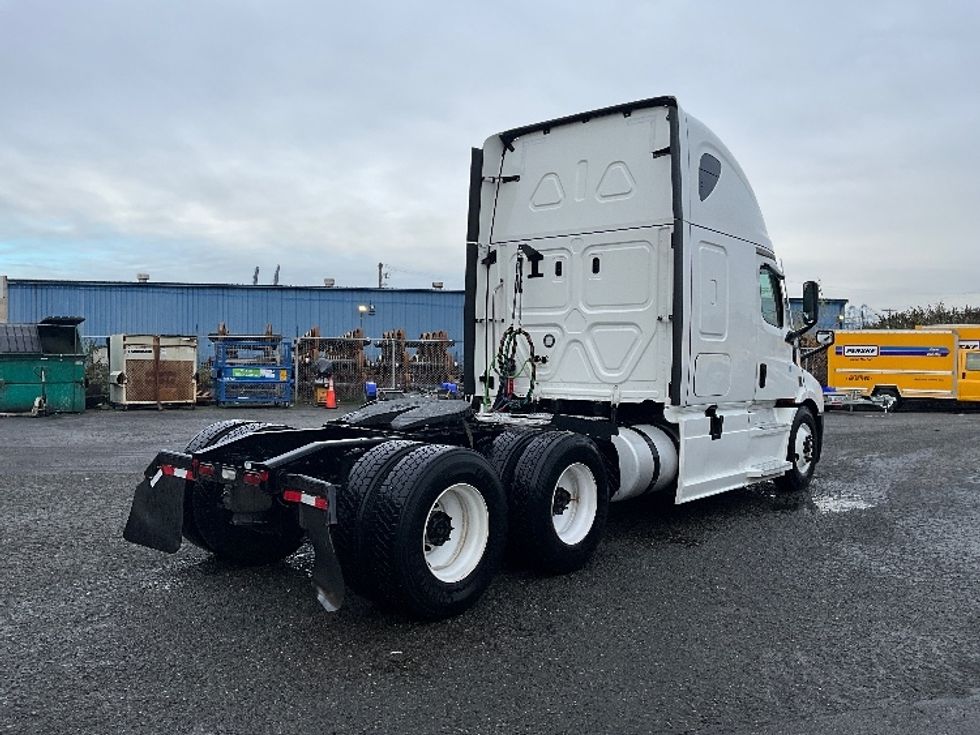 Sleeper Tractor-Heavy Duty Tractors-Freightliner-2023-T11664ST-Lacey-WA-580,446\n\t\tmiles-$ 68,250 - Image 7