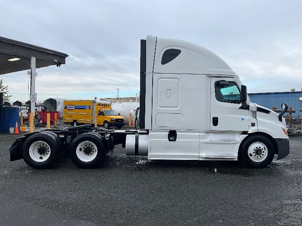 Sleeper Tractor-Heavy Duty Tractors-Freightliner-2023-T11664ST-Lacey-WA-580,446\n\t\tmiles-$ 68,250 - Image 8