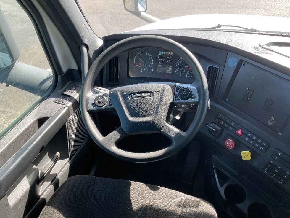 Sleeper Tractor-Heavy Duty Tractors-Freightliner-2023-T12664ST-Akron-OH-508,774\n\t\tmiles-$ 70,750 - Image 11