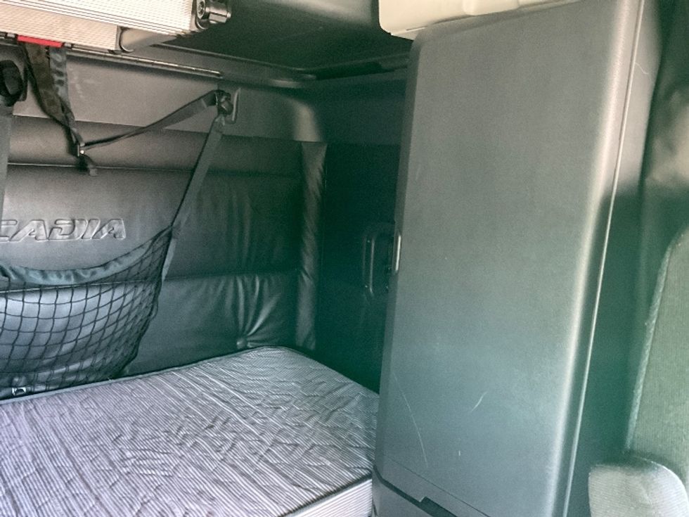 Sleeper Tractor-Heavy Duty Tractors-Freightliner-2023-T12664ST-Akron-OH-508,774\n\t\tmiles-$ 70,750 - Image 17