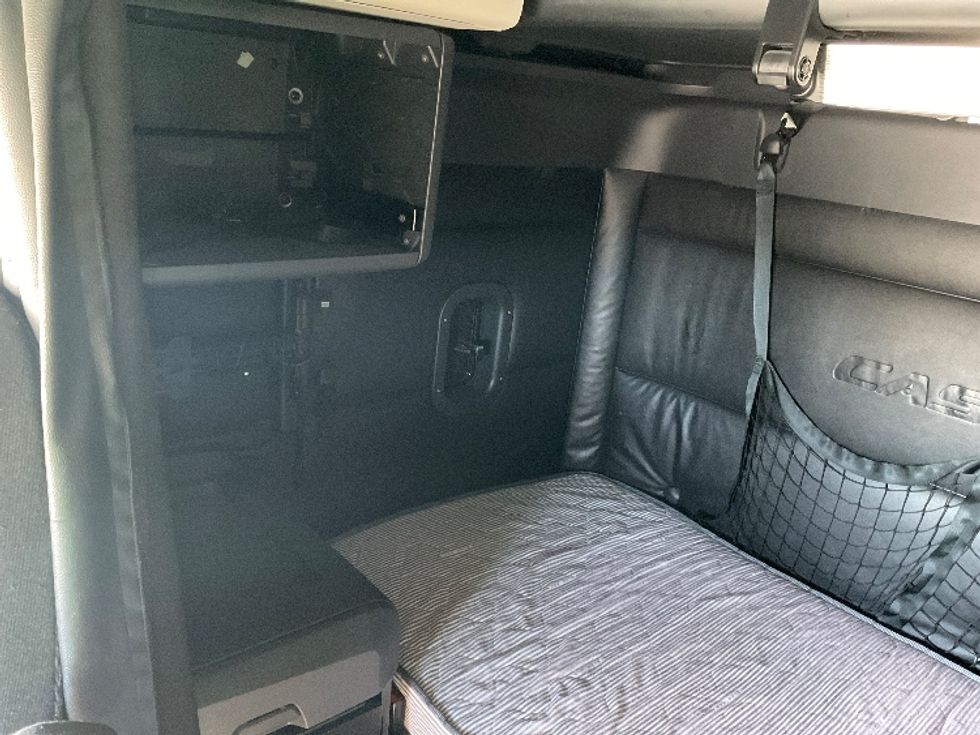 Sleeper Tractor-Heavy Duty Tractors-Freightliner-2023-T12664ST-Akron-OH-508,774\n\t\tmiles-$ 70,750 - Image 18