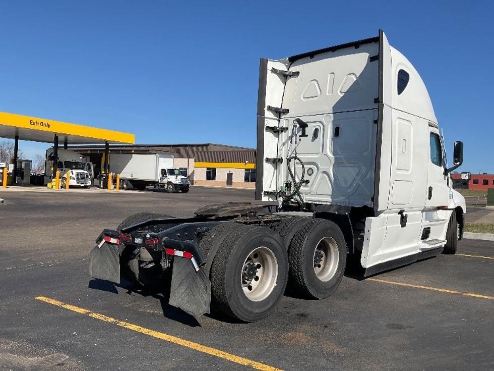 Sleeper Tractor-Heavy Duty Tractors-Freightliner-2023-T12664ST-Akron-OH-508,774\n\t\tmiles-$ 70,750 - Image 7