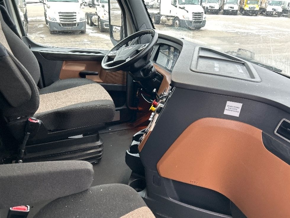 Sleeper Tractor-Heavy Duty Tractors-Freightliner-2023-T12664ST-Akron-OH-555,498\n\t\tmiles-$ 71,000 - Image 15