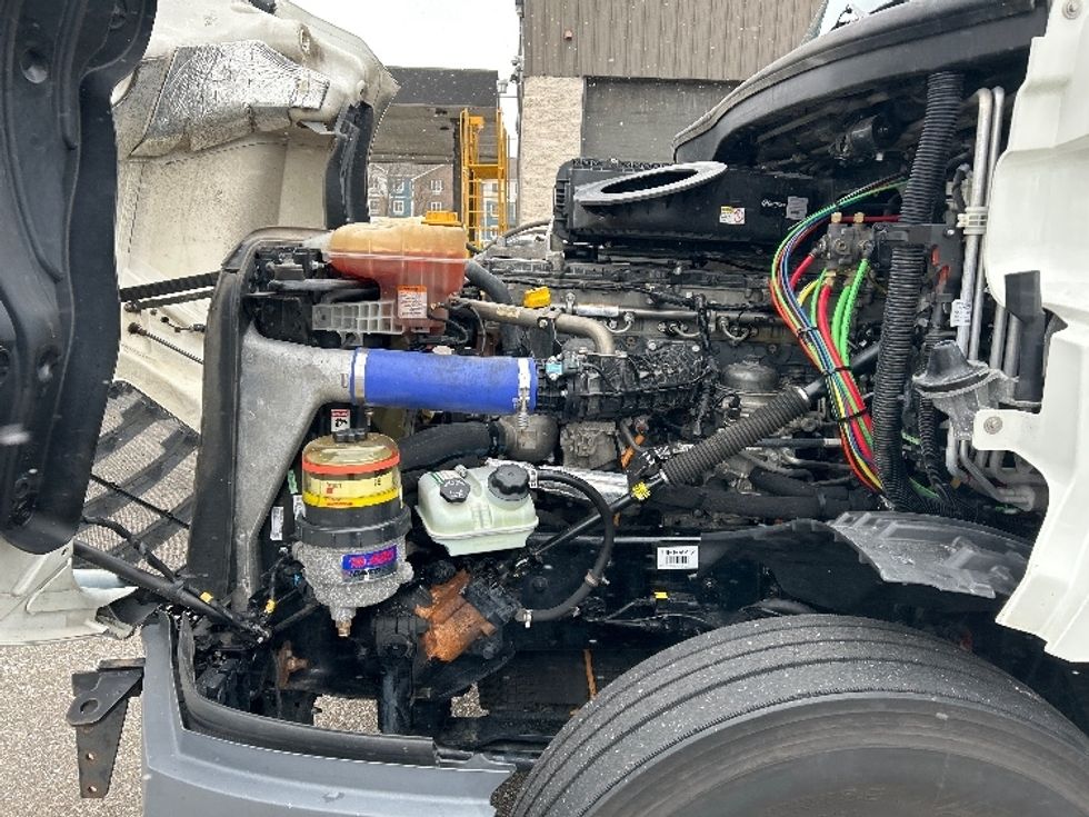 Sleeper Tractor-Heavy Duty Tractors-Freightliner-2023-T12664ST-Akron-OH-555,498\n\t\tmiles-$ 71,000 - Image 21