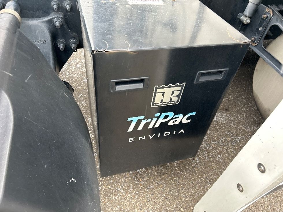 Sleeper Tractor-Heavy Duty Tractors-Freightliner-2023-T12664ST-Akron-OH-555,498\n\t\tmiles-$ 71,000 - Image 22