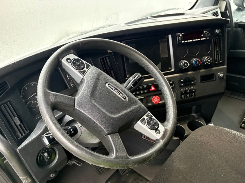 Sleeper Tractor-Heavy Duty Tractors-Freightliner-2023-T12664ST-Akron-OH-565,705\n\t\tmiles-$ 65,500 - Image 10