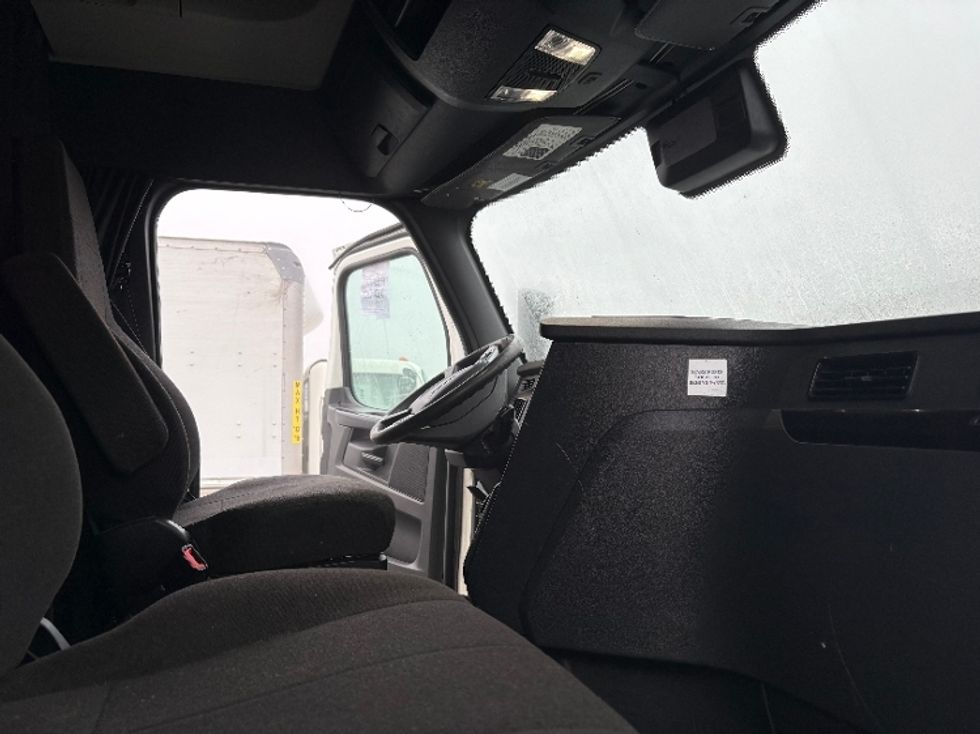 Sleeper Tractor-Heavy Duty Tractors-Freightliner-2023-T12664ST-Akron-OH-565,705\n\t\tmiles-$ 65,500 - Image 23