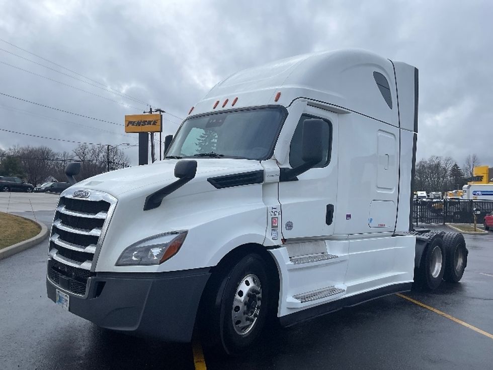 Sleeper Tractor-Heavy Duty Tractors-Freightliner-2023-T12664ST-Akron-OH-565,705\n\t\tmiles-$ 65,500 - Image 3