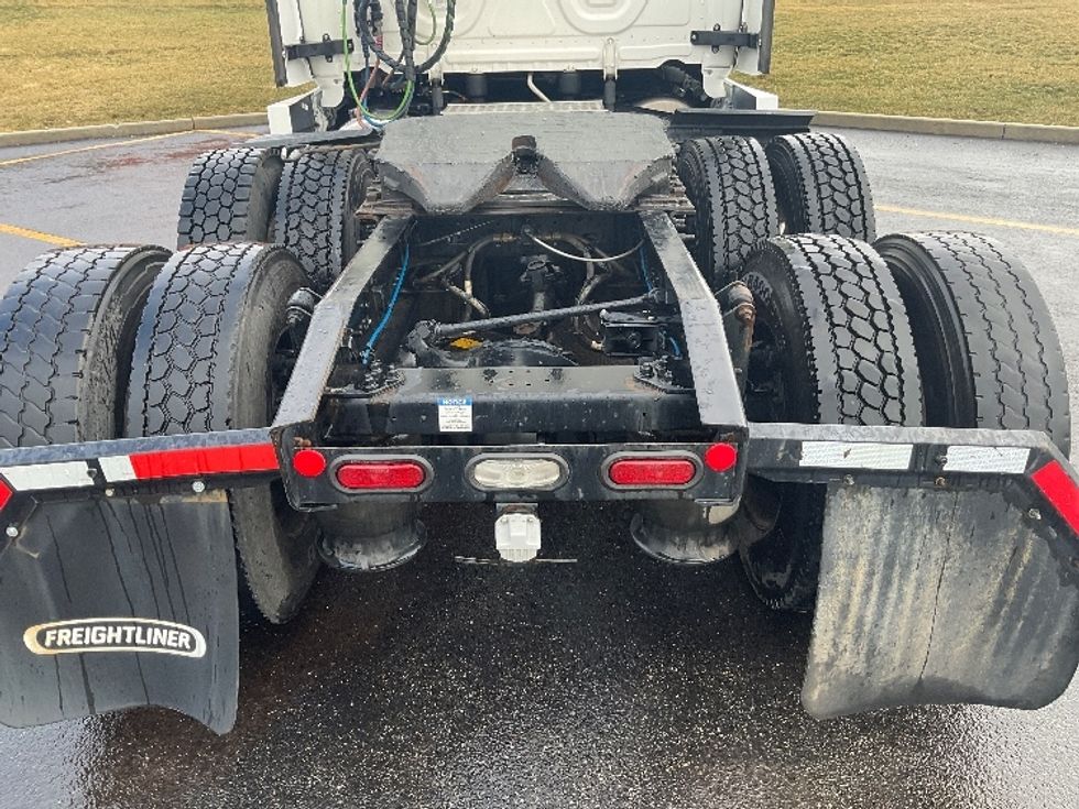 Sleeper Tractor-Heavy Duty Tractors-Freightliner-2023-T12664ST-Akron-OH-565,705\n\t\tmiles-$ 65,500 - Image 6