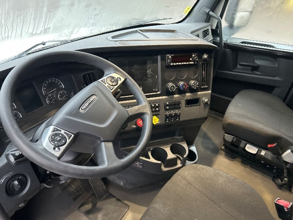 Sleeper Tractor-Heavy Duty Tractors-Freightliner-2023-T12664ST-Akron-OH-570,967\n\t\tmiles-$ 70,750 - Image 10