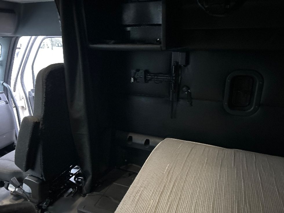 Sleeper Tractor-Heavy Duty Tractors-Freightliner-2023-T12664ST-Akron-OH-570,967\n\t\tmiles-$ 70,750 - Image 19